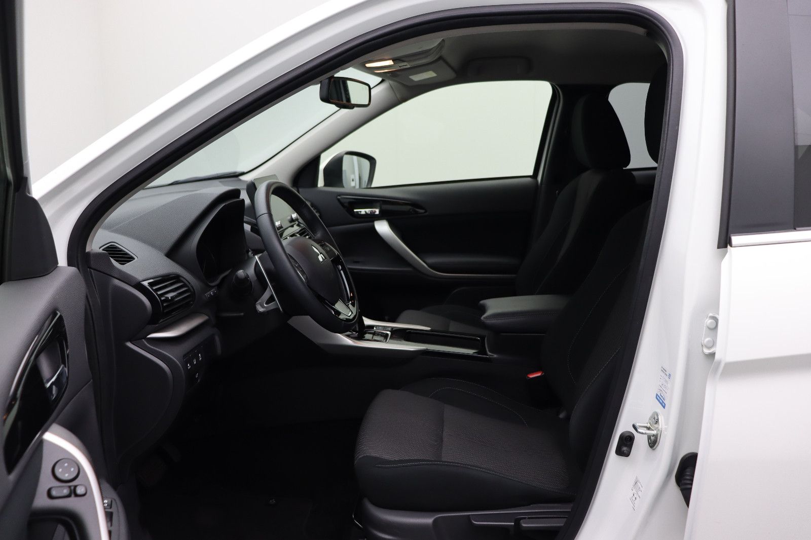 Fahrzeugabbildung Mitsubishi Eclipse Cross 2.4 Basis Hybrid 4WD