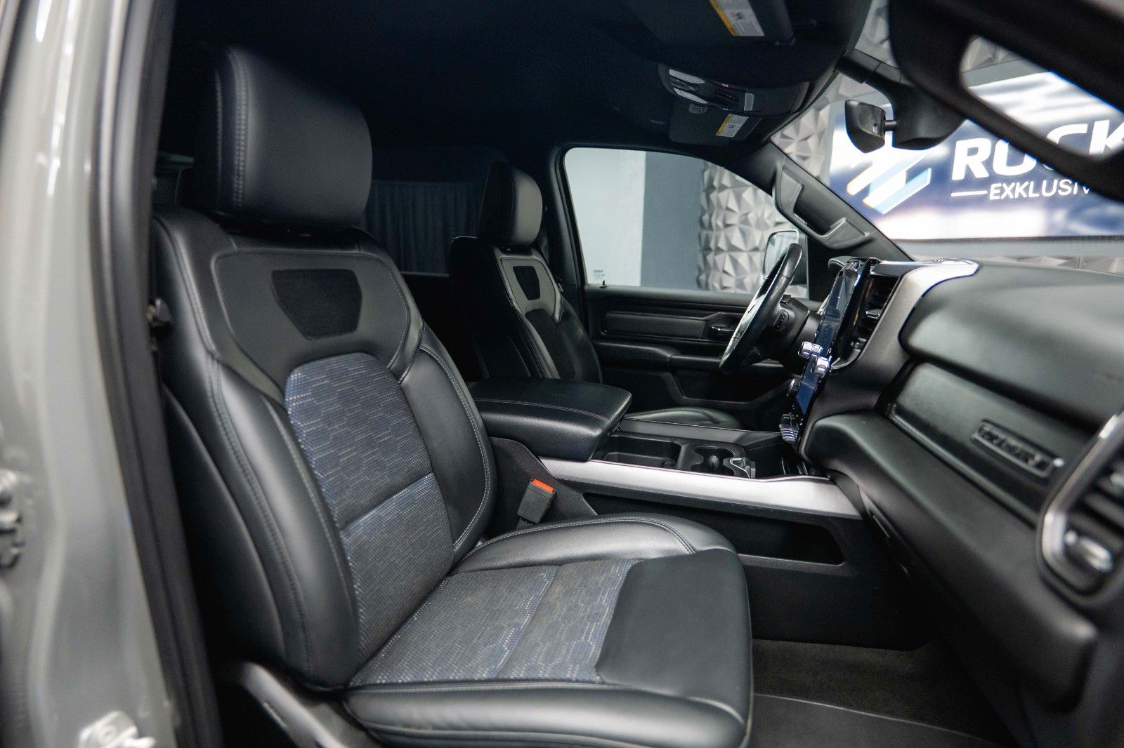 Fahrzeugabbildung Dodge RAM 5.7 V8 HEMI 4x4 Built to Serve LONG AxleLock