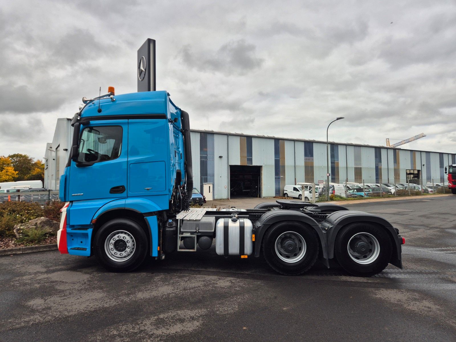 Fahrzeugabbildung Mercedes-Benz Actros 2653 LS 6x4 Retarder 120.000kg