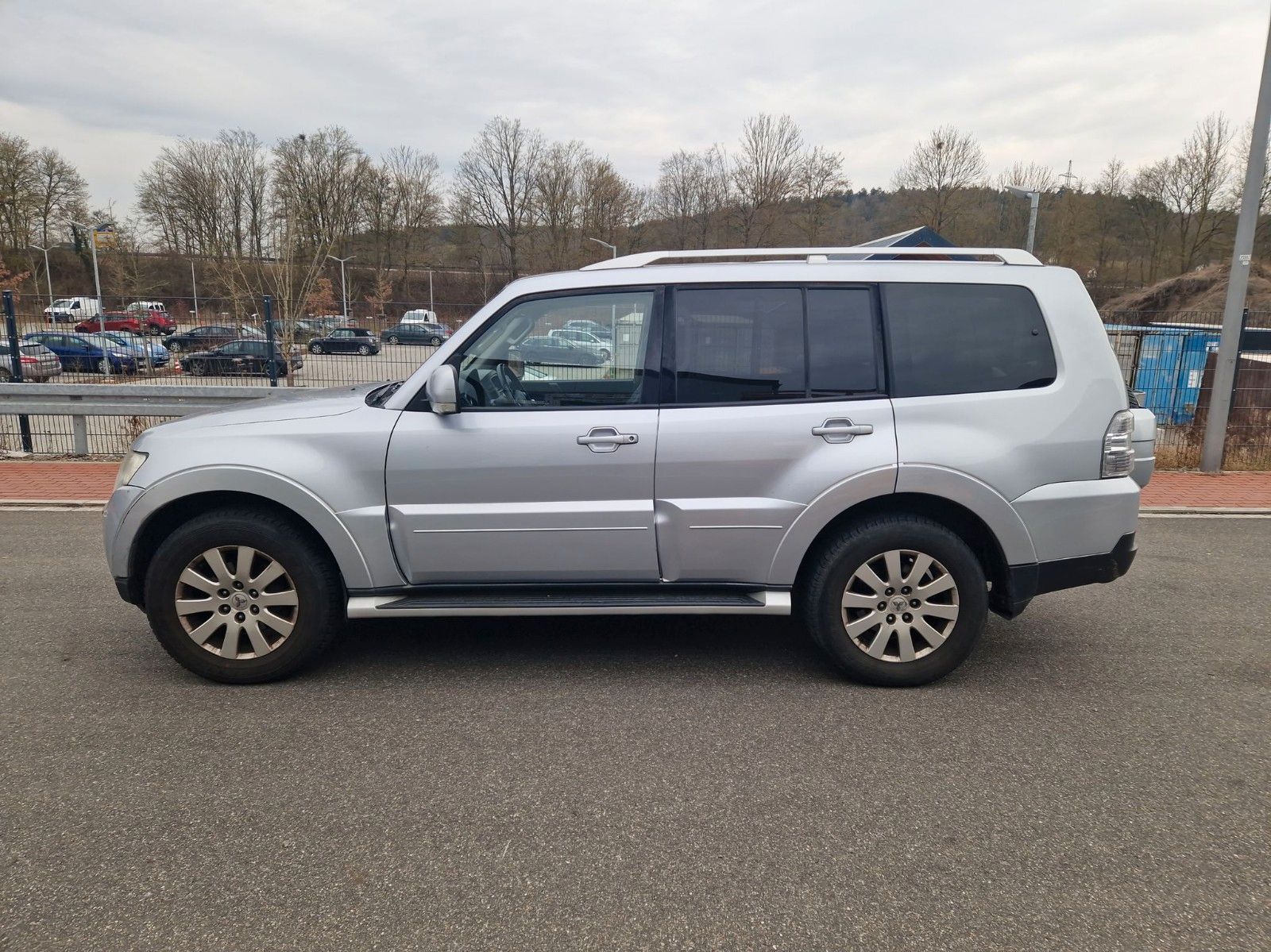 Fahrzeugabbildung Mitsubishi Pajero 3.2 DI-D Instyle ! LEDER ! NAVI ! AHK !
