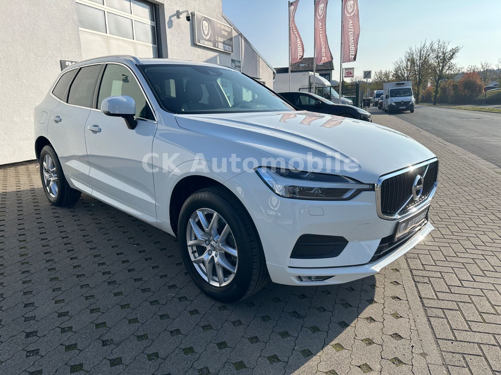 Fahrzeugabbildung Volvo XC60 B4 Momentum Pro AWD/Navi/Leder/Pano/LED/Kam