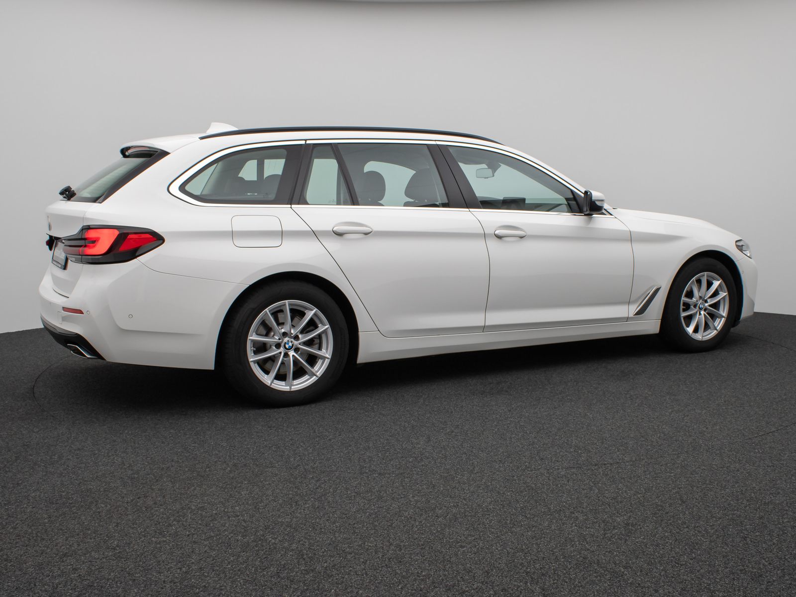 Fahrzeugabbildung BMW 520d Kamera DAB Leder Alarm Parkassistenzsystem