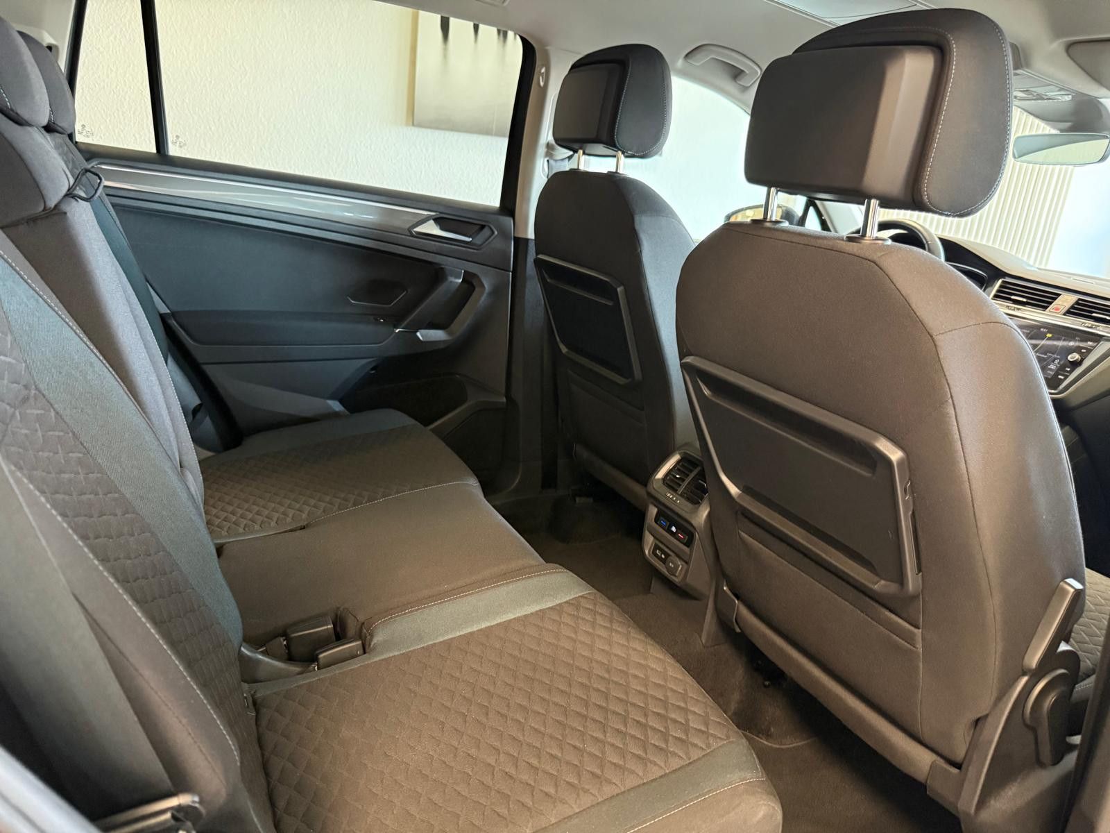 Fahrzeugabbildung Volkswagen Tiguan Allspace IQ.DRIVE/1. Hand / Navi /Digital