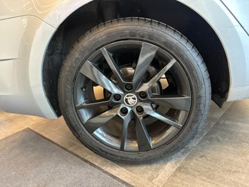 Skoda Octavia Combi Ambition *AHK*TEMPO*NAVI*2-ZONEN*