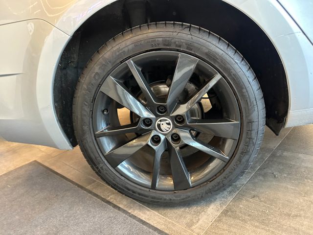 Skoda Octavia Combi Ambition *AHK*TEMPO*NAVI*2-ZONEN*