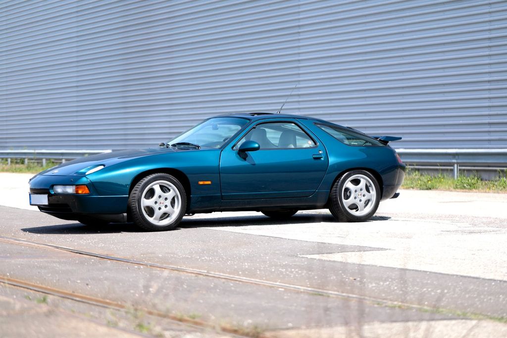 Porsche 928
