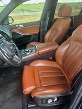 BMW X5 M50 M50d - - blaue BMW X5 M50