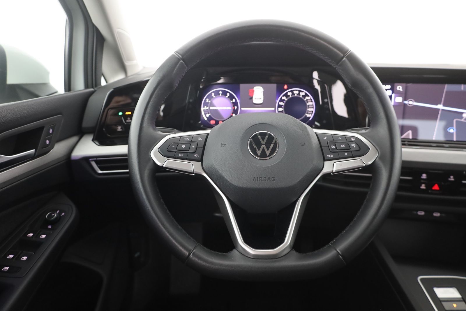 Volkswagen Golf VIII 1.0 eTSI DSG Life LED Navi ACC DAB foto 14