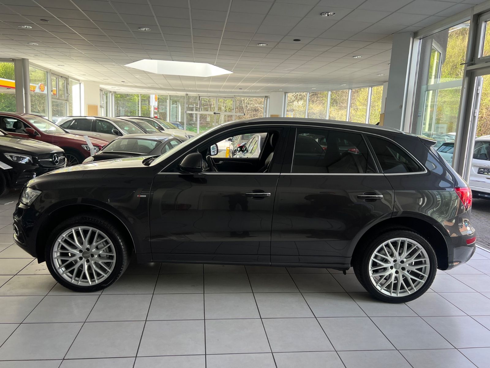 Fahrzeugabbildung Audi Q5 3.0 TDI  quattro S line Sport Plus