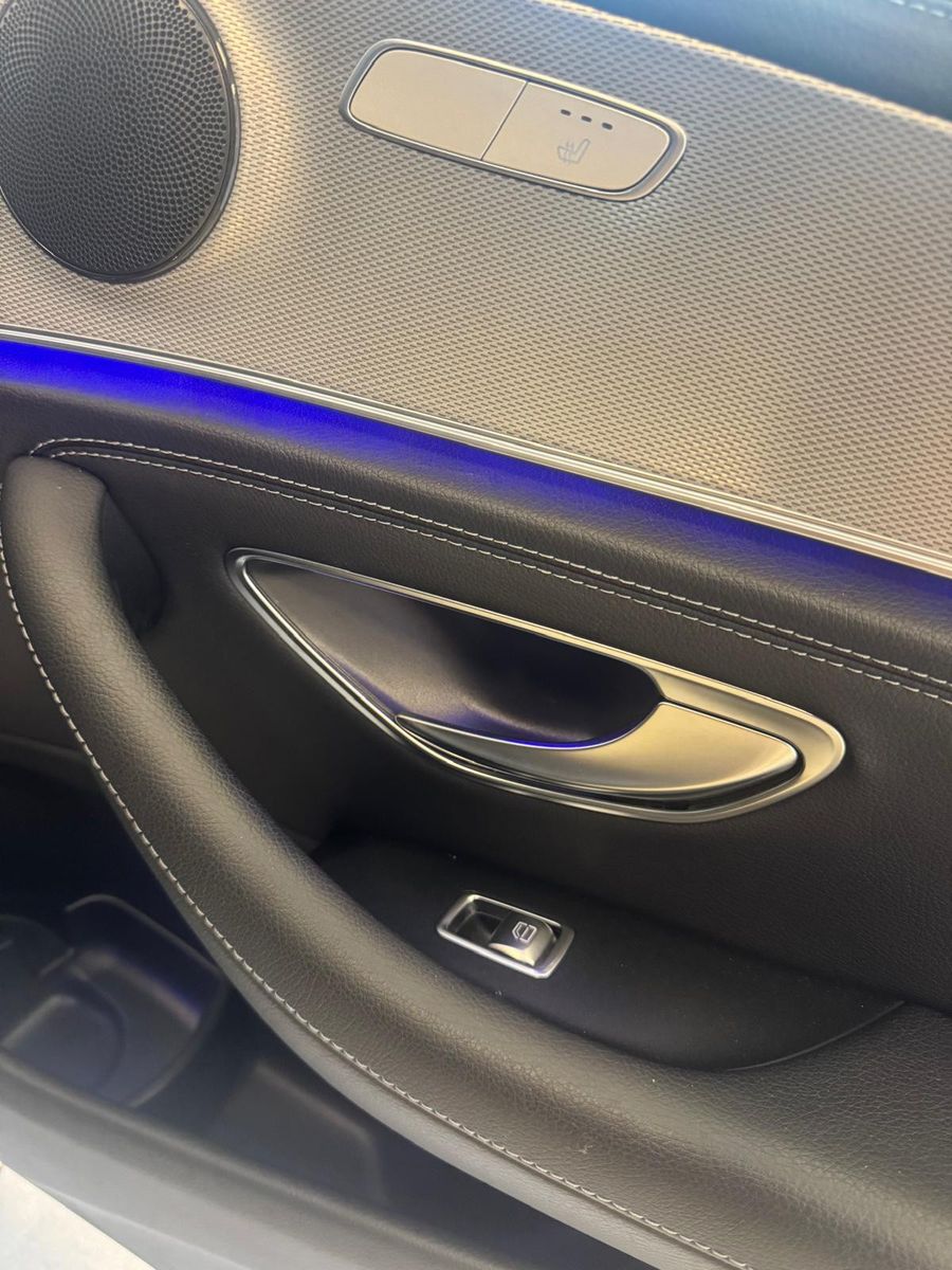 Fahrzeugabbildung Mercedes-Benz E 400 T-Modell 4Matic/LED/PANORAMA/AMG-LINE/NAVI