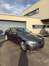 BMW 318i - - BMW 318 aus 2007: 318i
