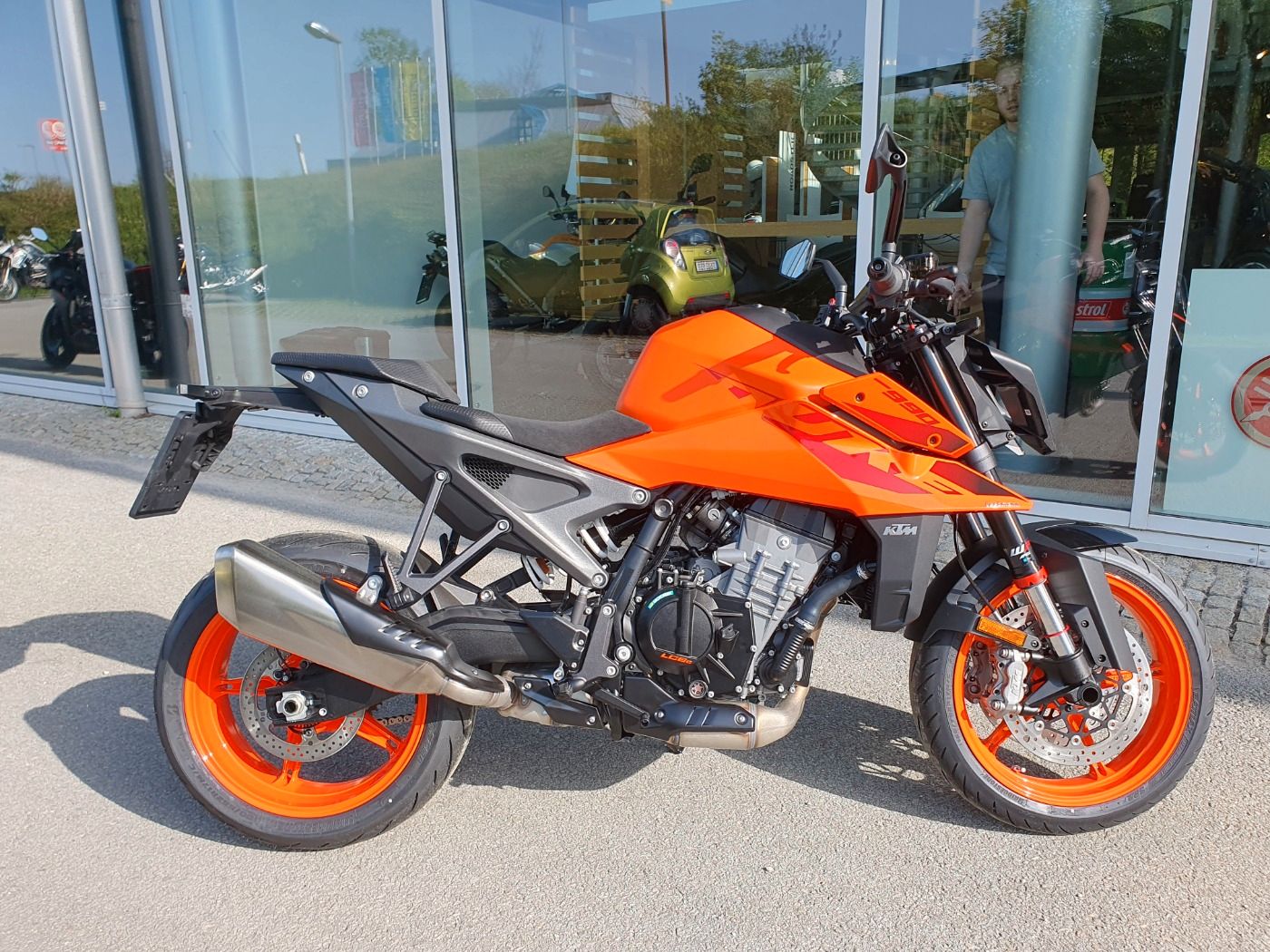 Fahrzeugabbildung KTM 990 Duke Modell 2024