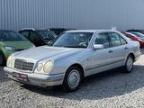 Mercedes-Benz E 230 ELEGANCE/AUTOMATIK/KLIMA/ZNTRL/ - silberne Mercedes-Benz E 230
