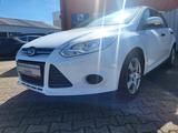Ford Focus Lim. Ambiente AHK, 1.Hand, Zahnriemen NEU - Ford Focus Ambiente mit Benzin-Antrieb