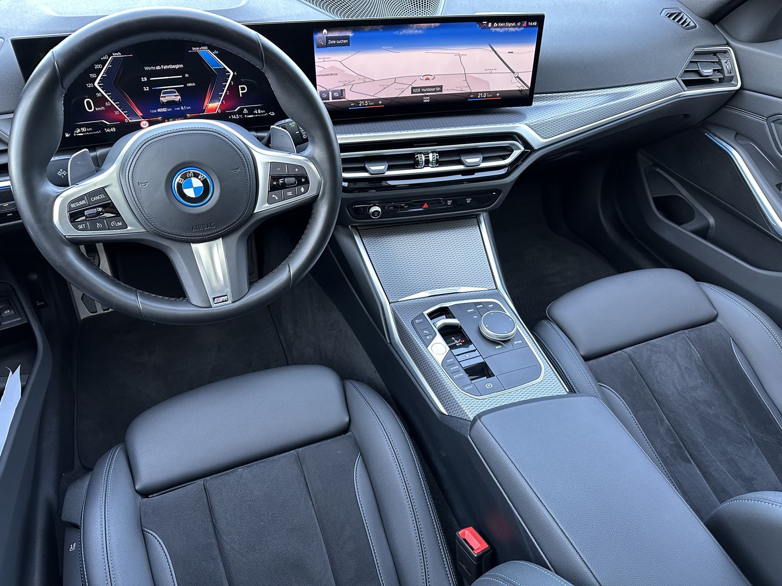 Fahrzeugabbildung BMW 330e Touring M-Sport NAV+LED+PANO+19ZO+ALARM+1HD