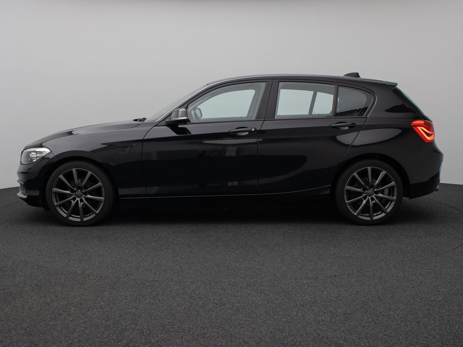 Fahrzeugabbildung BMW 118i  Sitzheizung PDChint Geschwindigkeitsreg