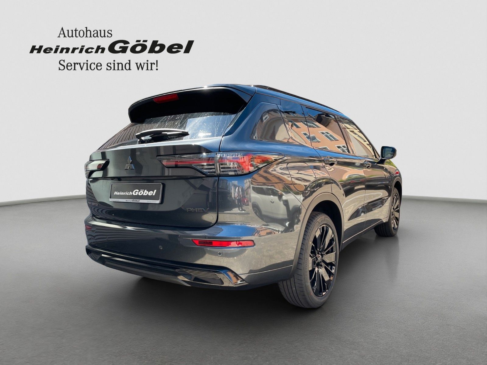 Fahrzeugabbildung Mitsubishi Outlander 2.4 PHEV 4WD LUXURY BLACK AKTIONSPREIS