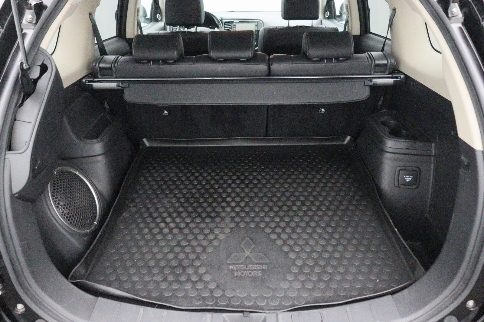 Fahrzeugabbildung Mitsubishi Outlander PHEV TOP 2.0 Fahrassistenz-Paket 4WD