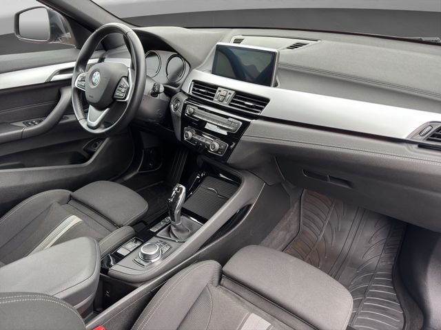 Fahrzeugabbildung BMW X2 sDrive 18i Automatik+LED+Kamera+Sportsi.+Navi