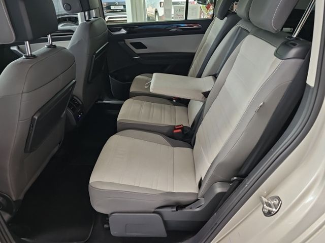 Fahrzeugabbildung Volkswagen Touran 2.0 TDI DSG Highline AHK NAVI ACC RFK GJR