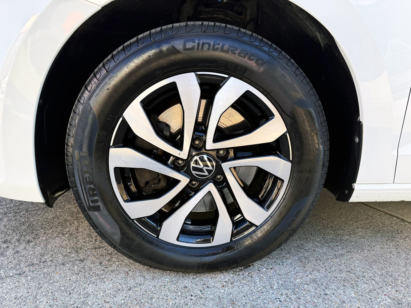 Fahrzeugabbildung Volkswagen Touran 1.5 TSI Active DSG ACC PDC KAM NAVI LED