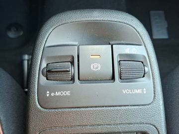 Fiat 500 e Icon KeyLess+Navi+SHZ+LM+SoundSys+SpurH