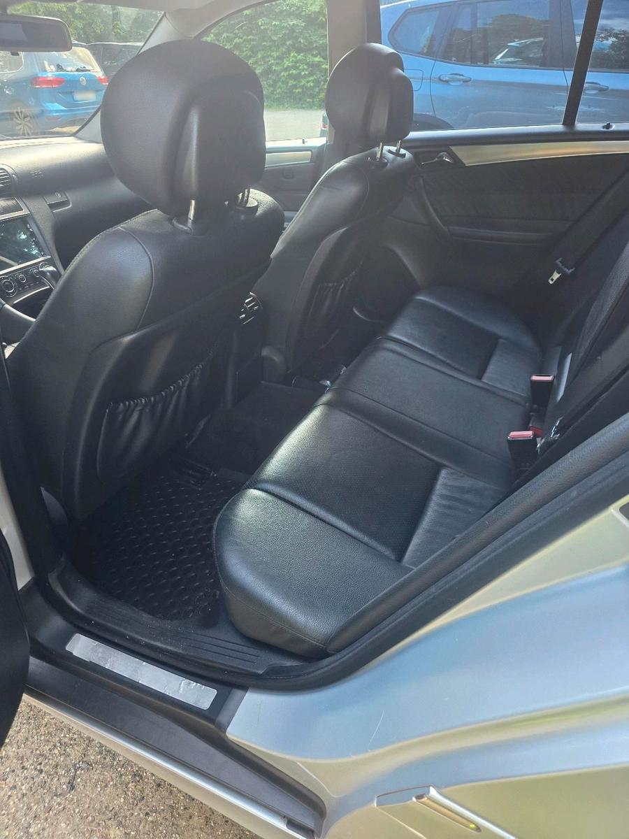 Mercedes-Benz C320 2005 — photo 11