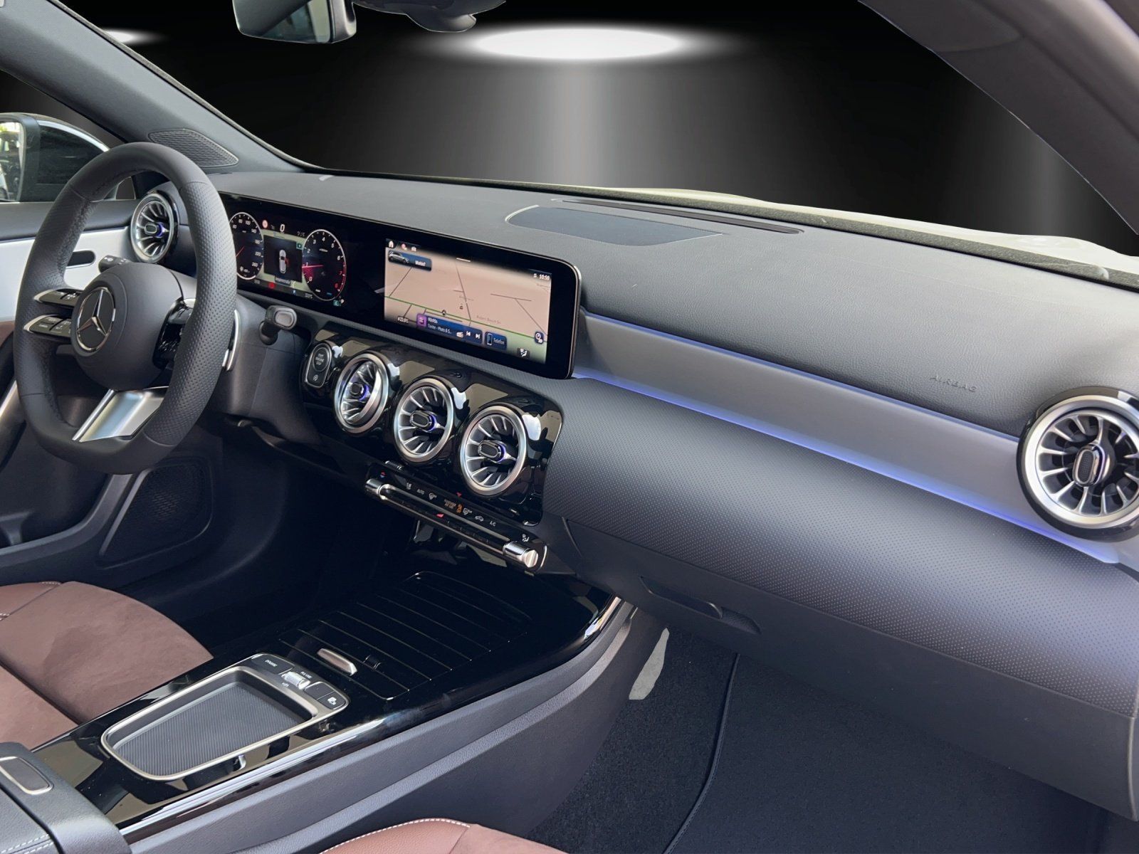Fahrzeugabbildung Mercedes-Benz A 200+AMG Pano KeyGO NIGHT Totwinkel KAMERA