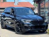 BMW X5 M50d LED SKY PANO AHK M PAKET HARMANN 22 Zoll - BMW X5 M50: Automatik