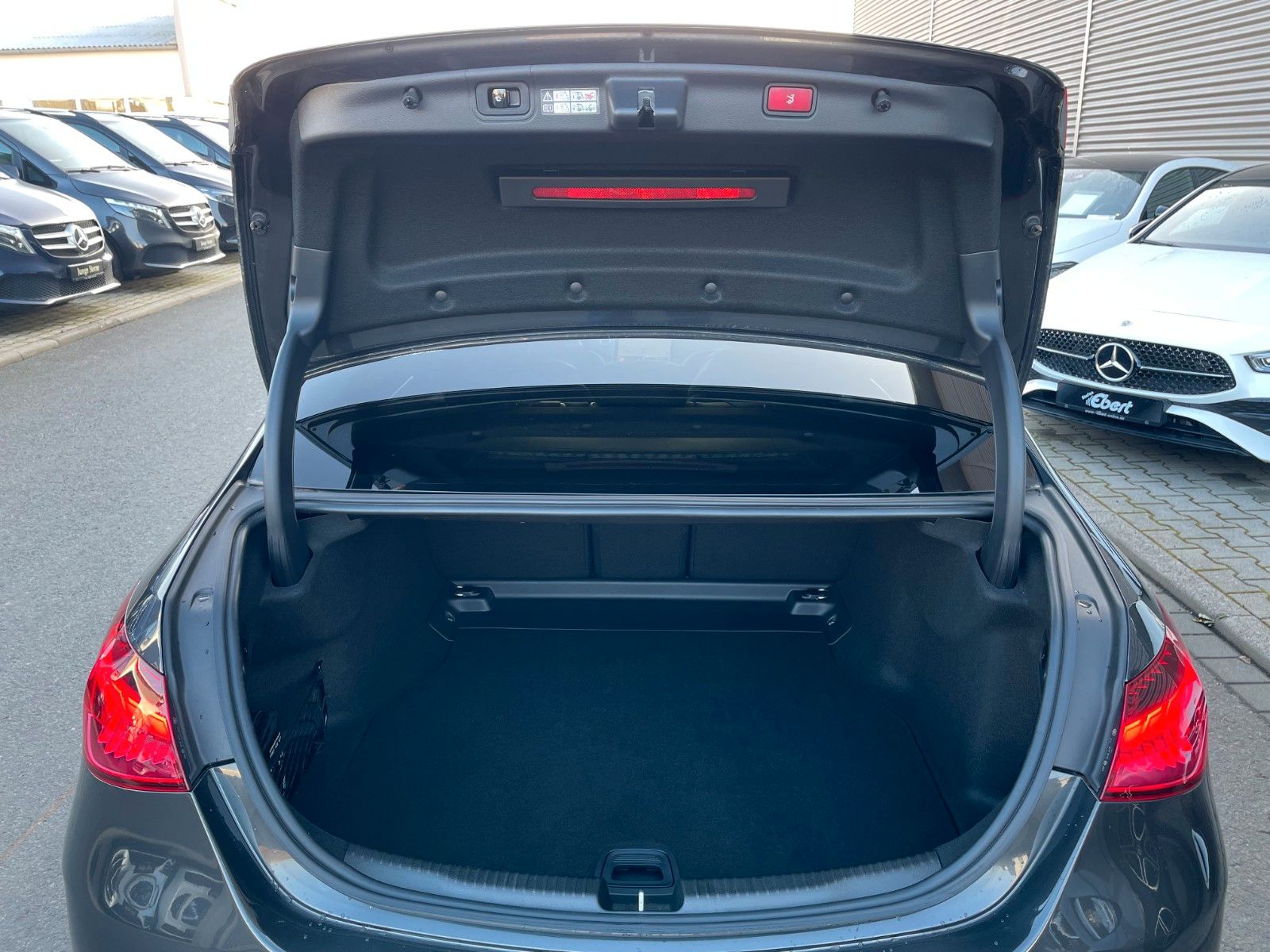 Fahrzeugabbildung Mercedes-Benz C 200 4M AMG Pano+AHK+360°+Digital+Ambiente