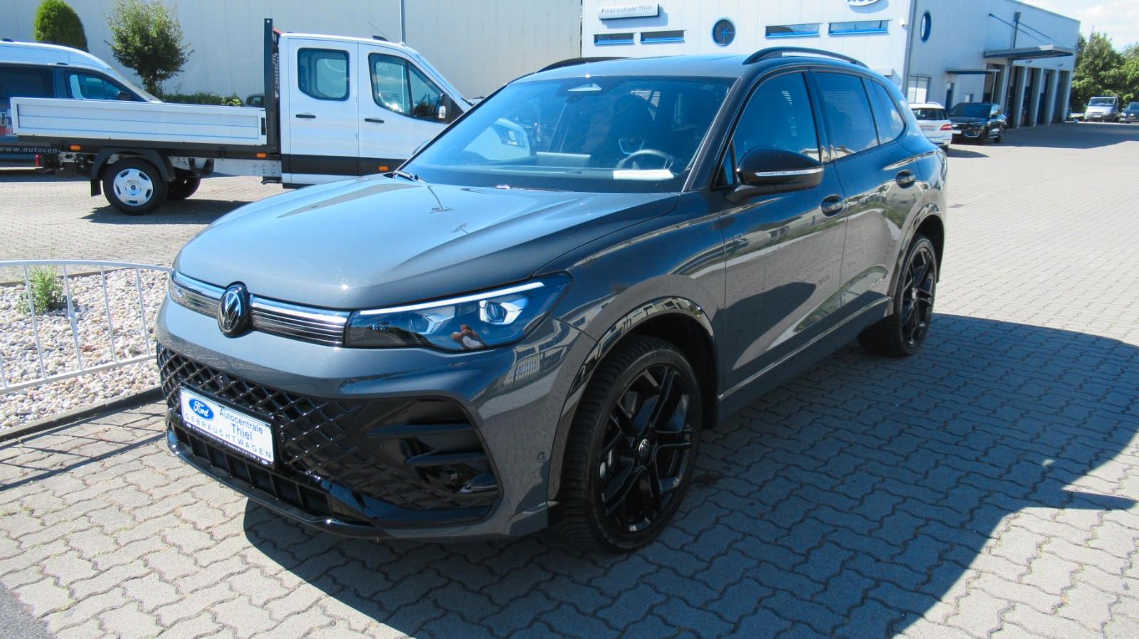 Volkswagen Tiguan R-Line Matrix AHK 20`` Panorama H&K Black