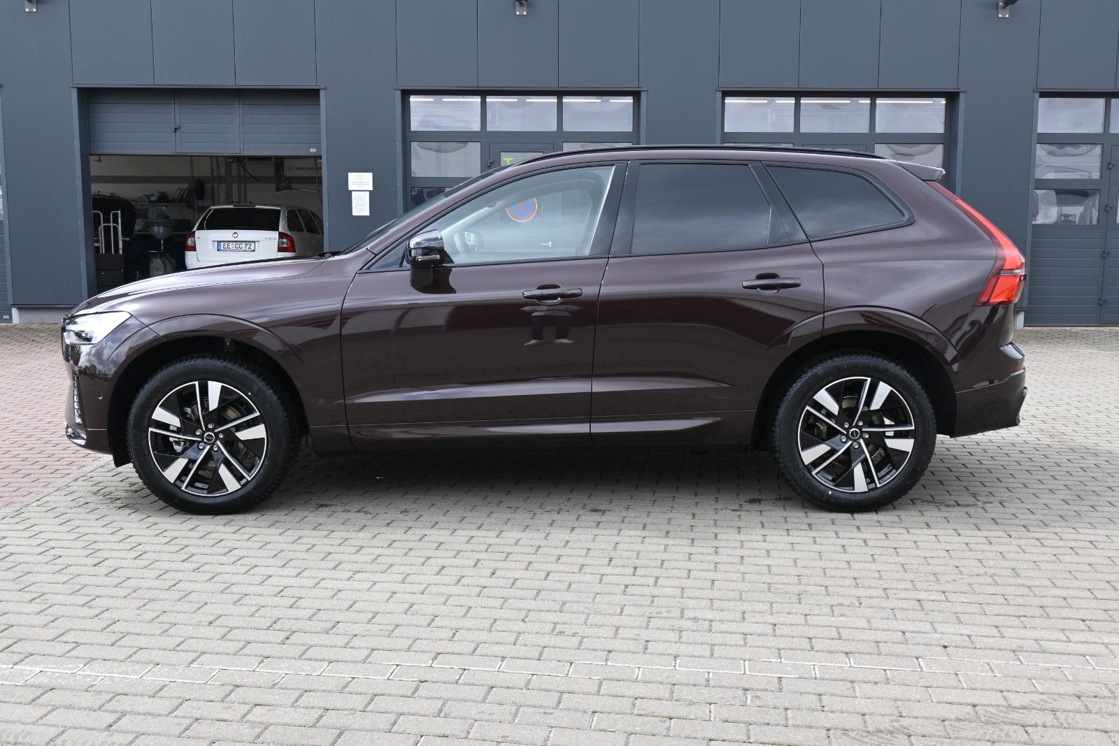Fahrzeugabbildung Volvo XC60 B5 AWD Plus Dark*FSHZG*360°*ACC*AHK