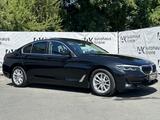 BMW 520 d Mild Hybrid  LIMO*HUD*STHZ* LED*KAMERA*LIV - BMW 520: mit Anhängerkupplung