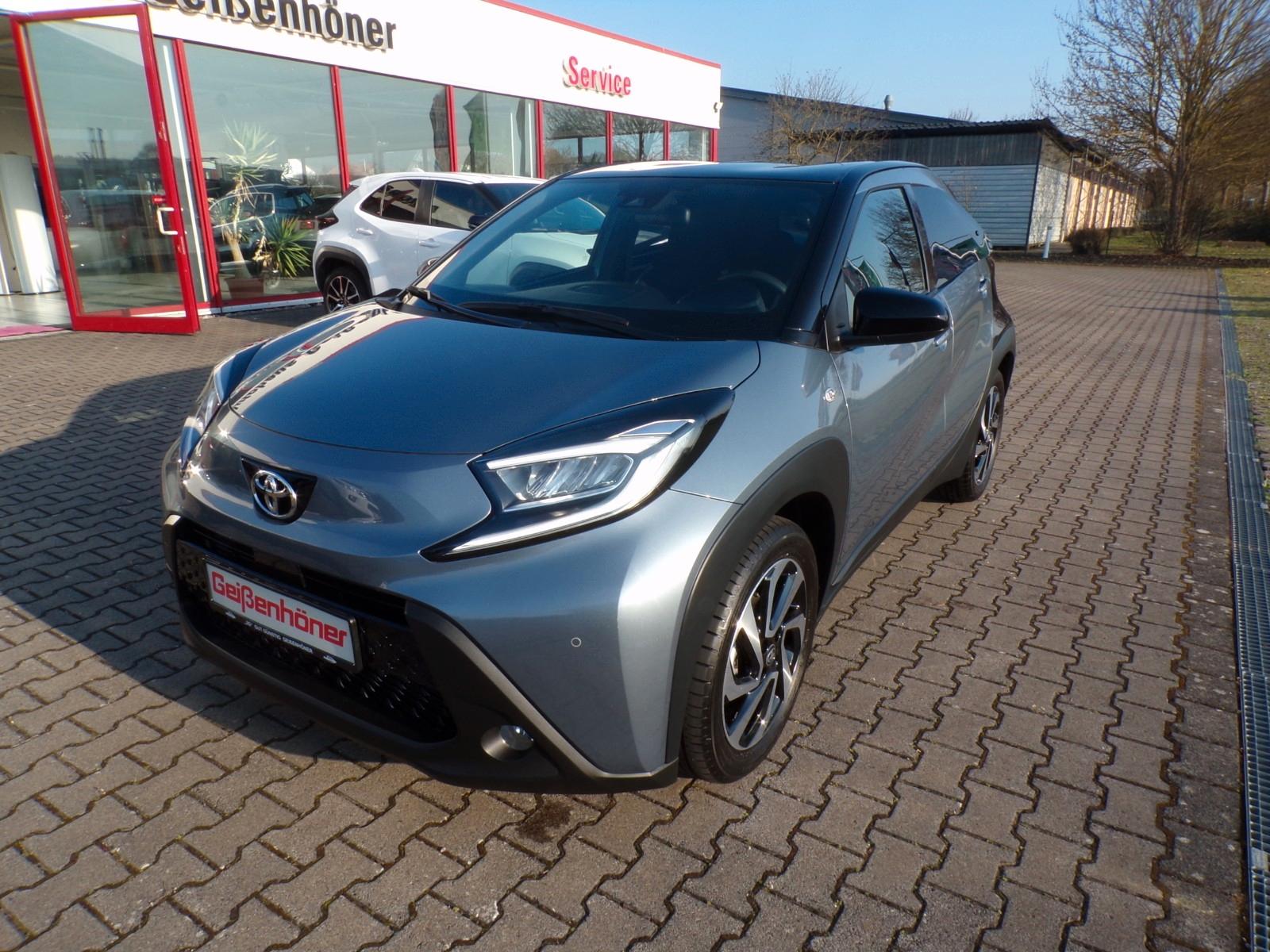 Toyota Aygo X Pulse Sitzheizung Car Play LED wenig KM