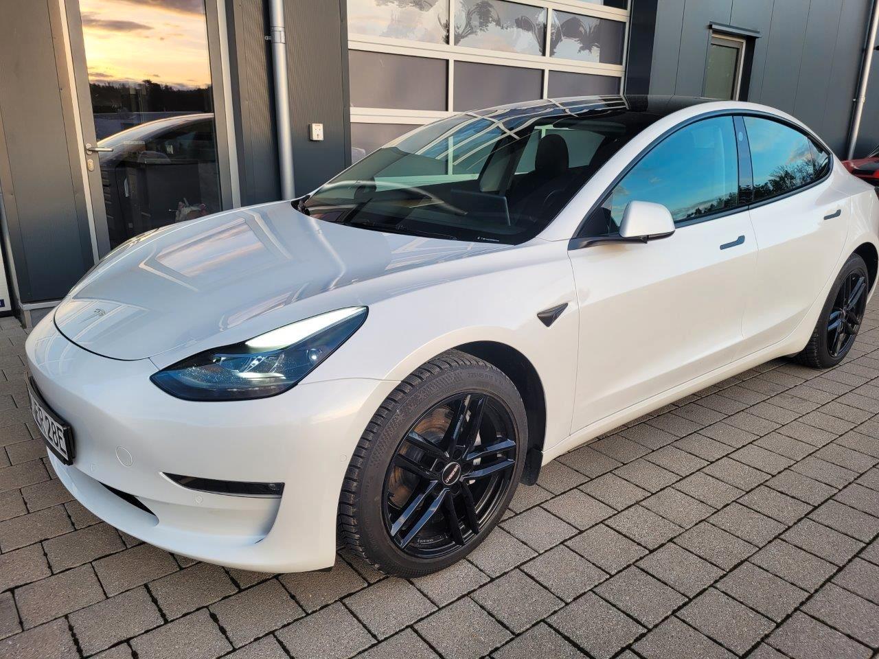 Tesla Model 3, top Zustand, AHK, AWD, Long Range