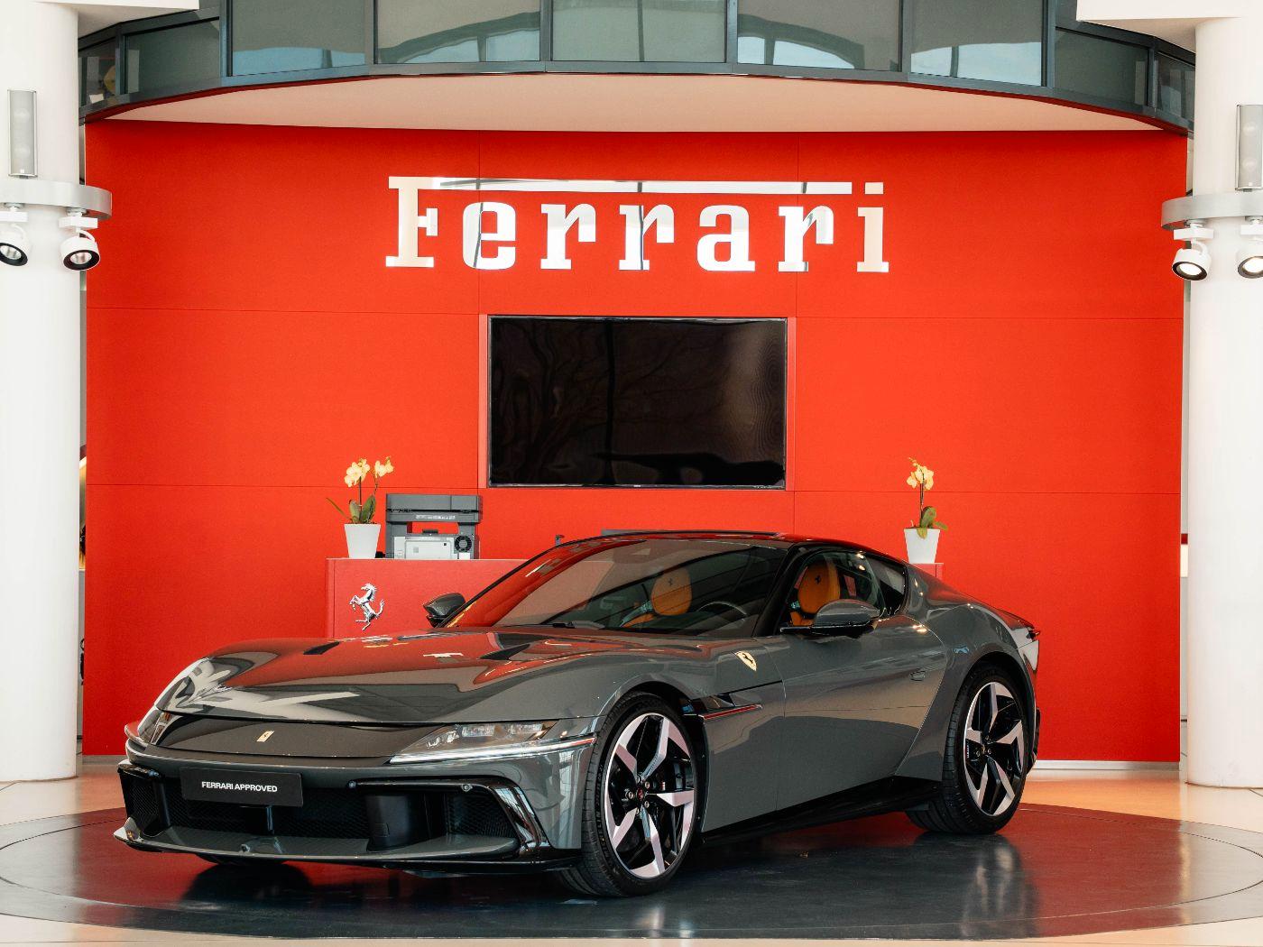 Ferrari 12Cilindri Racingsitz Orange*LED-Lenkrad*BIC*