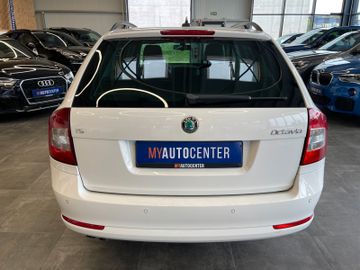 Skoda Octavia Combi Elegance DSG *NAVI*XENON*PDC*