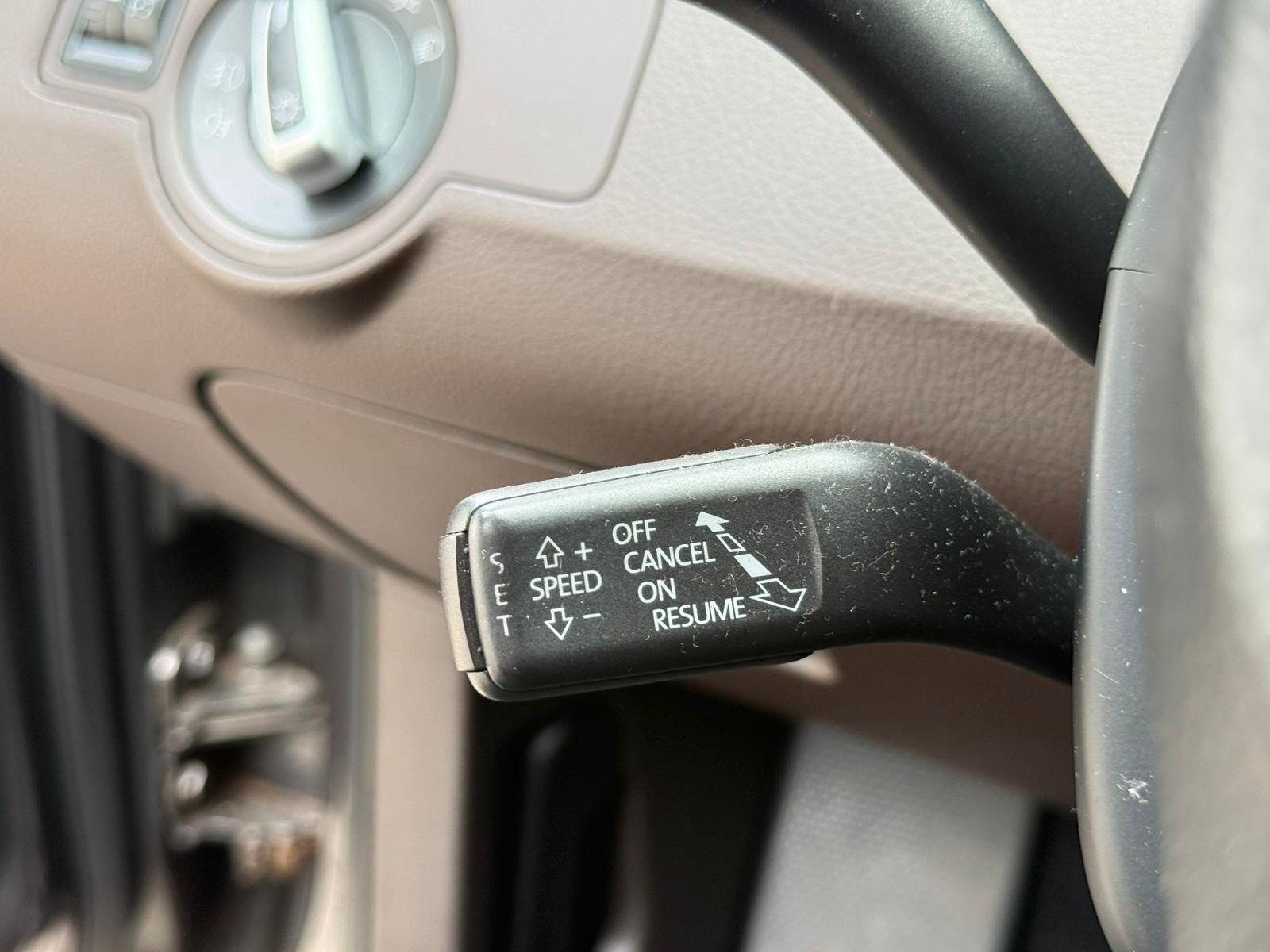 Volkswagen Passat 2011 — photo 17