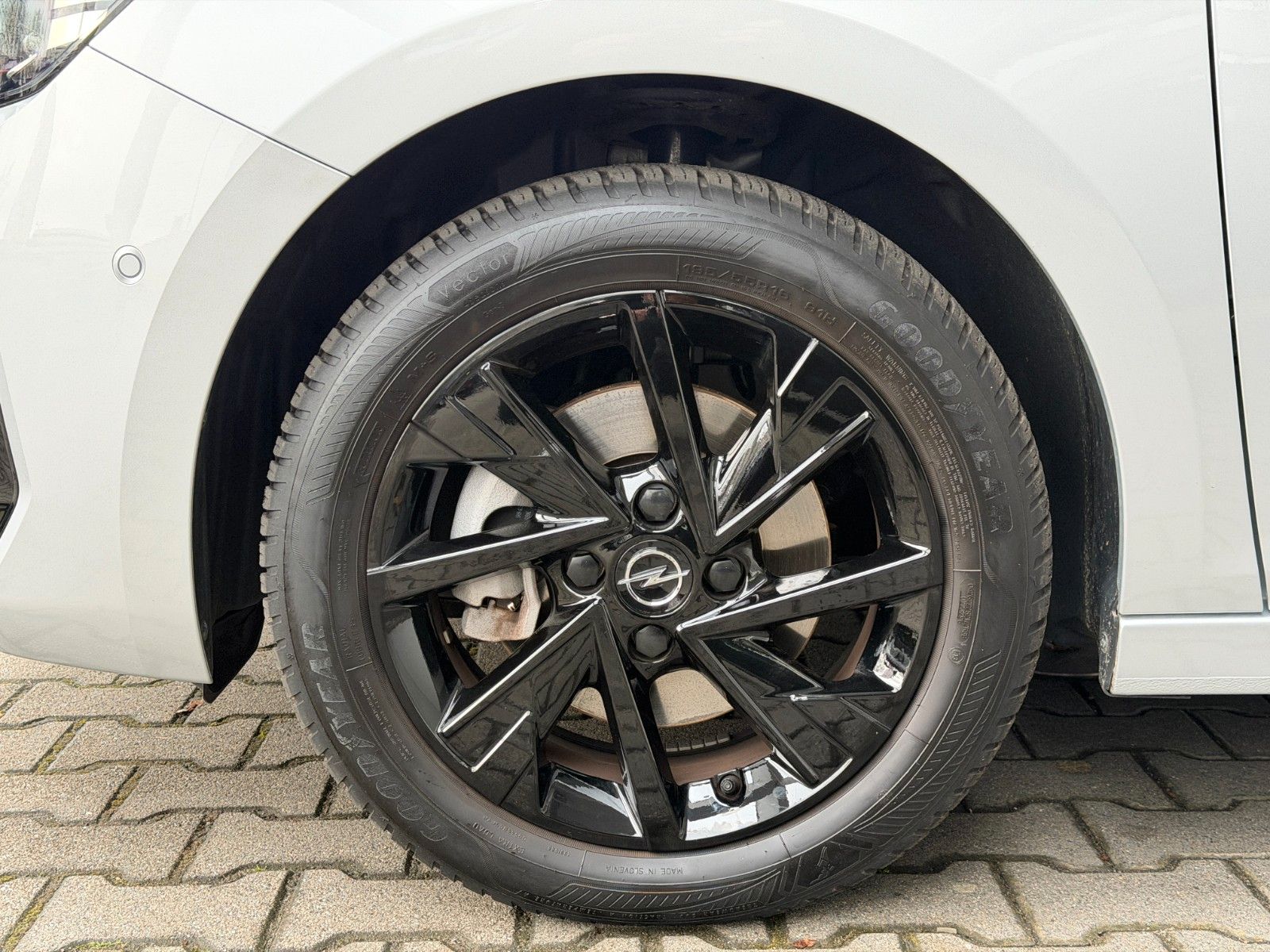 Fahrzeugabbildung Opel Corsa F GS 130 PS Automatik/Navi/Kamera!