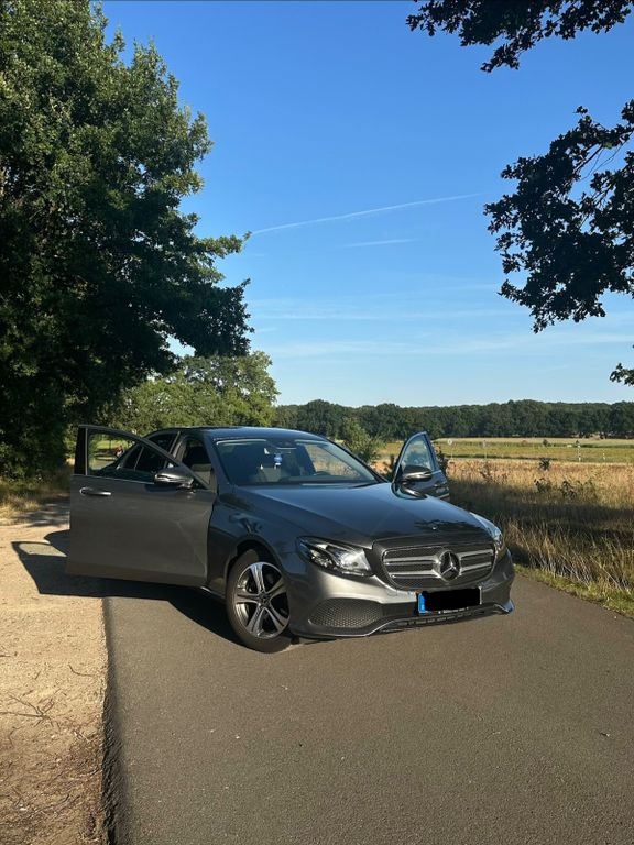 Image of Mercedes-Benz E 200