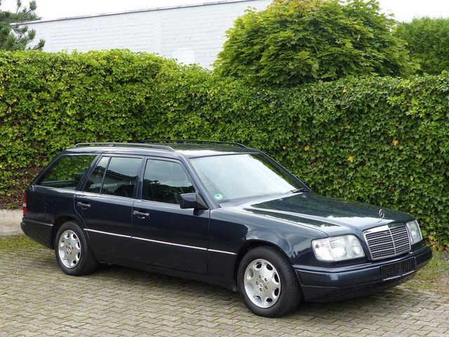 Mercedes-Benz W124 E320 T-Modell