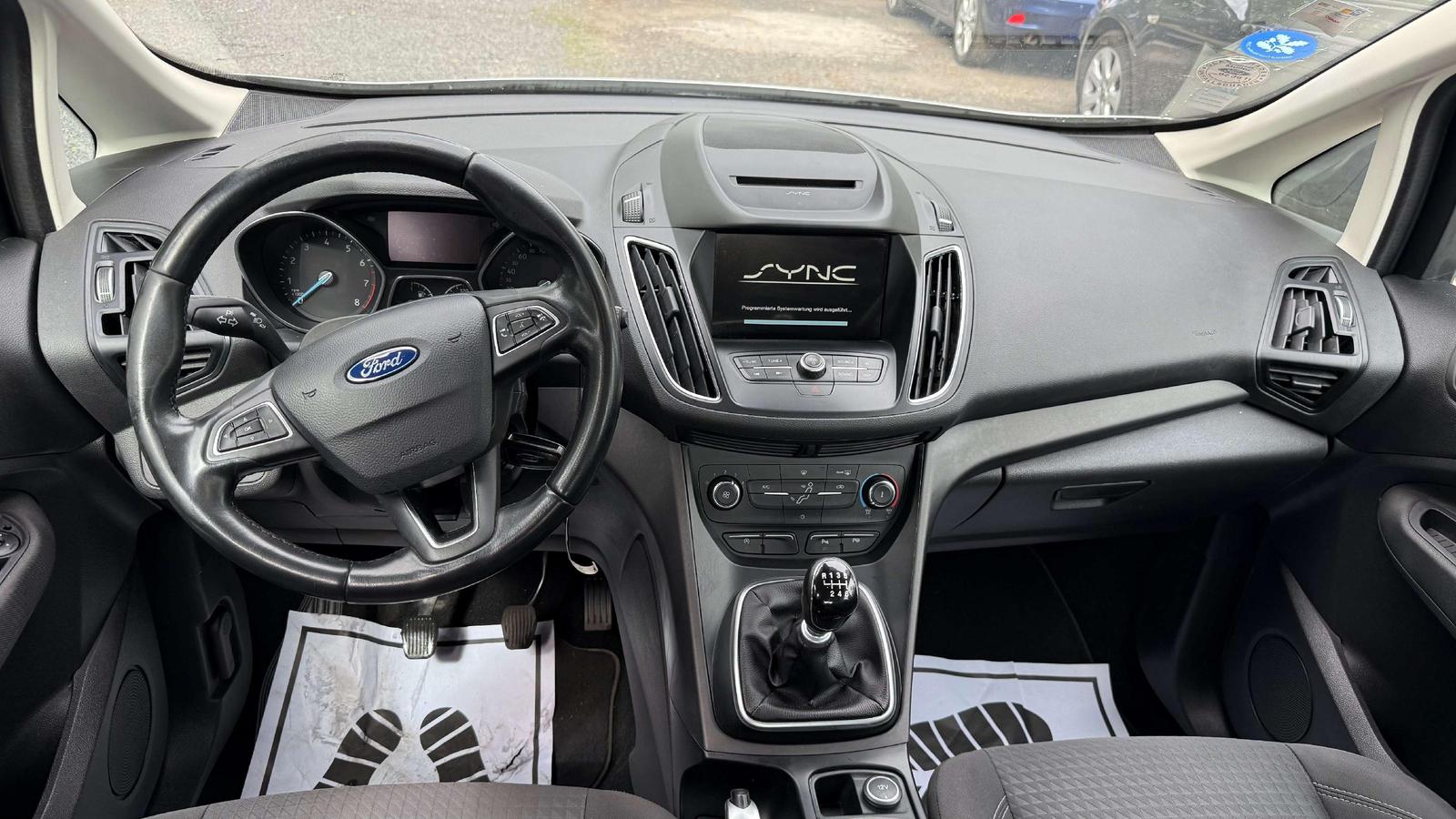 Ford Grand C-MAX 2015 — photo 12