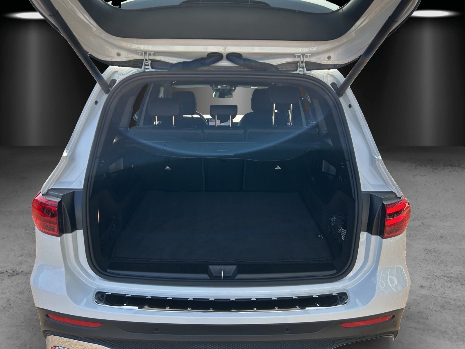 Fahrzeugabbildung Mercedes-Benz GLB 250 4M AMG Premium DISTRO KeyGo AHK 360°MLED