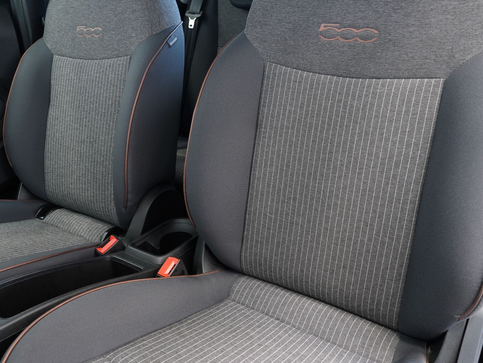 Fahrzeugabbildung Fiat 500e Icon 87KW/42kWh/DC-LADEN/NAVI/KAMERA