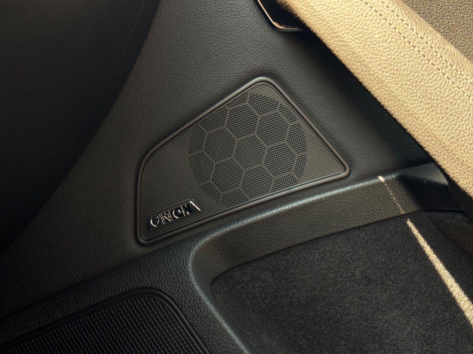 Fahrzeugabbildung SKODA Superb 2.0 TSI L&K Canton Pano Mem. ACC AHK LED