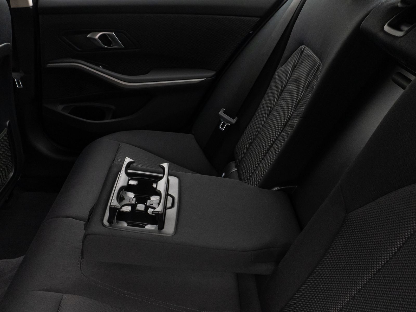 Fahrzeugabbildung BMW 330e  CockPitPro PDC Alarm Geschwindigkeitsreg