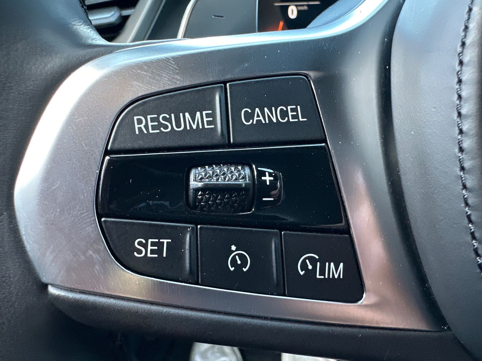 Fahrzeugabbildung BMW 120 d xDrive Aut. M Sport NAV+LED+SHZ+KAM+DAB