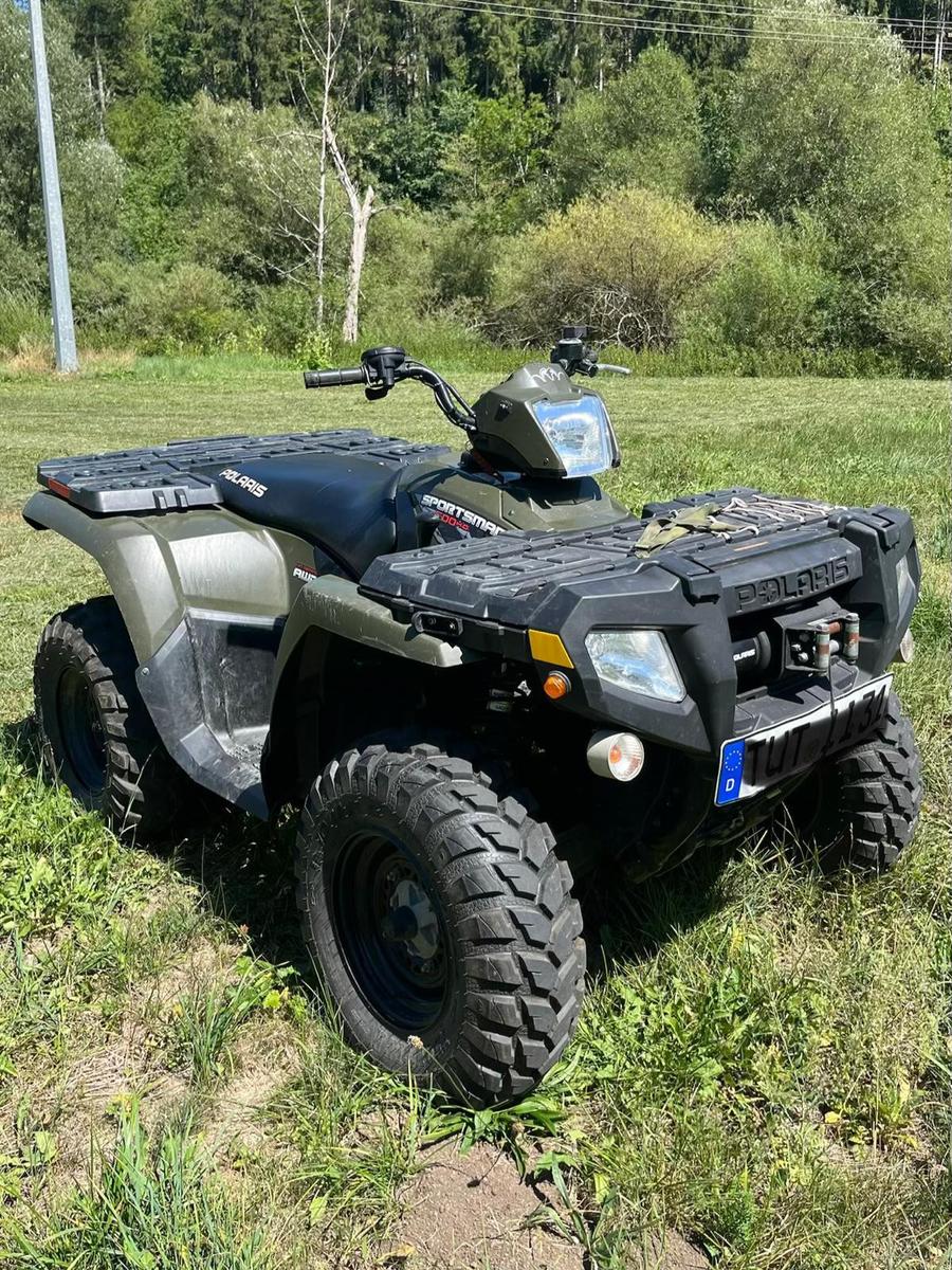 Polaris Sportsman 2011 — rear view
