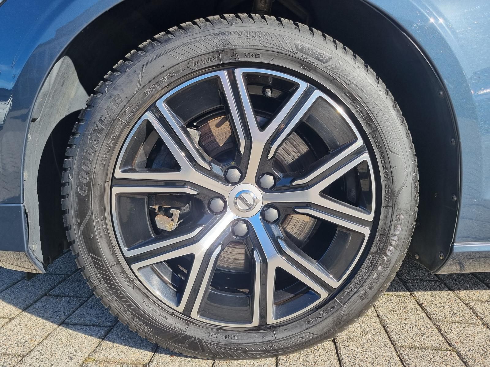 Fahrzeugabbildung Volvo V60 B4 D Core