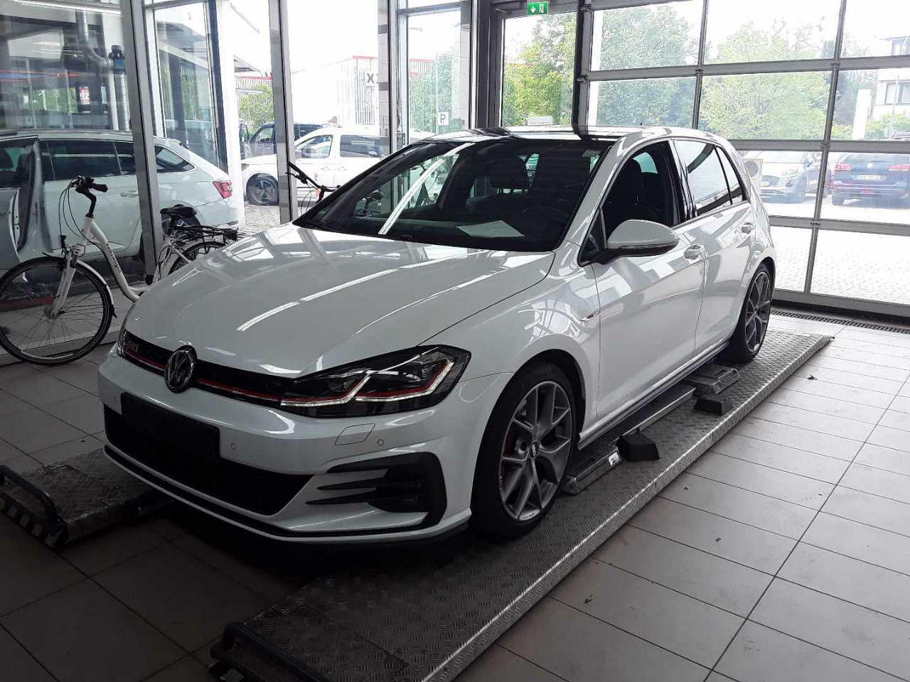 Volkswagen Golf VII GTI Performance STHZG PANO RFK ACC